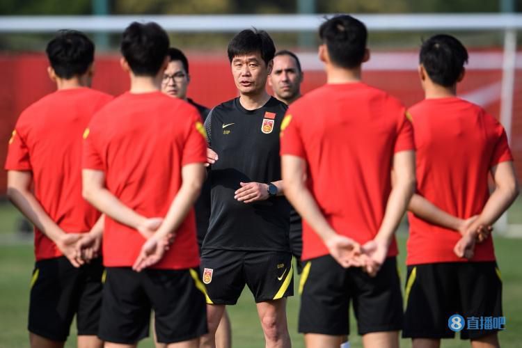 在接受Football Focus采访时，曼城中场罗德里表示，这个赛季唯一可能失败的只有曼城。